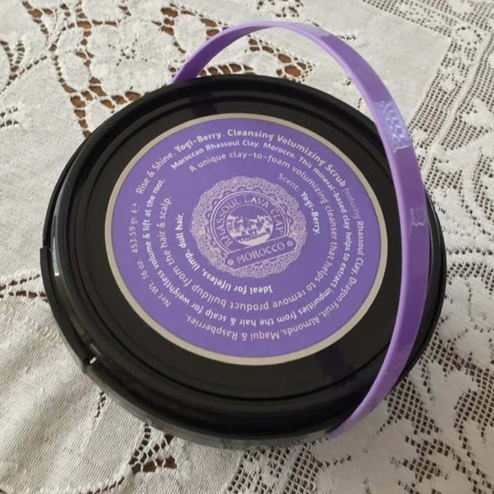 Tweakd Rise & Shine Cleansing Volumizing Scrub (YOGI BERRY) Net weight: 16 oz.